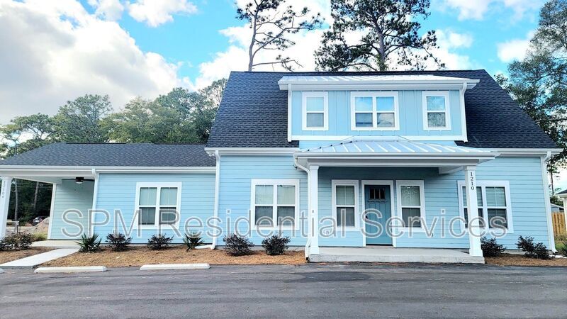 OAK CREST- Walking Distance to UNCW--Includes washer/dryer! property image