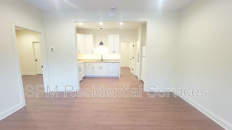 OAK CREST- Walking Distance to UNCW--Includes washer/dryer! property image