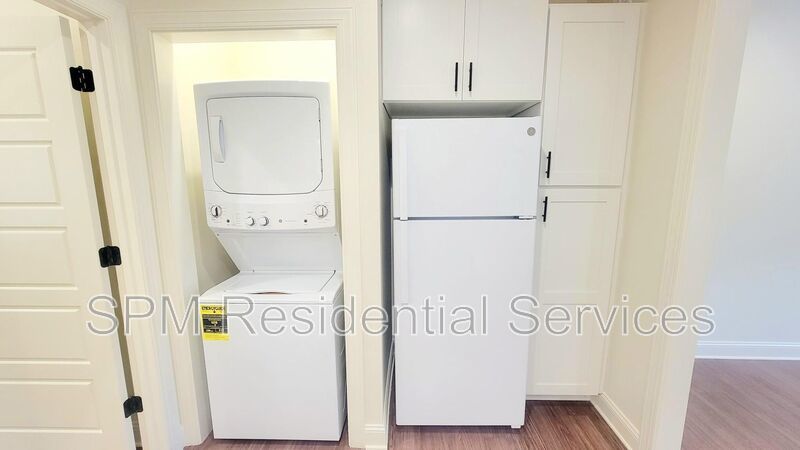 OAK CREST- Walking Distance to UNCW--Includes washer/dryer! property image