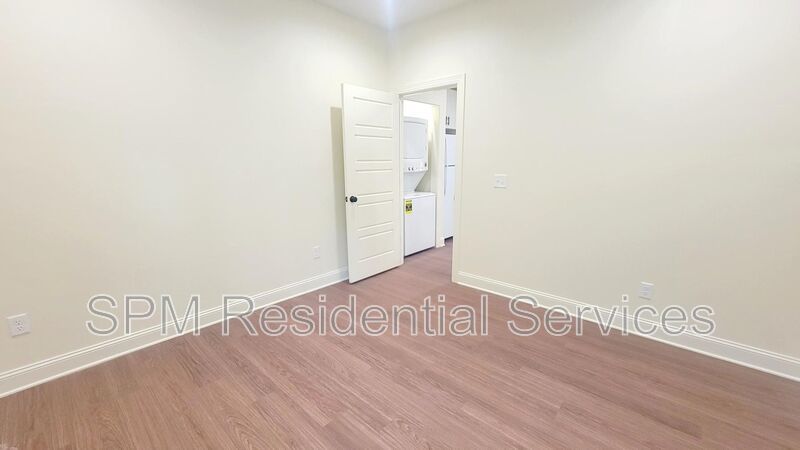 OAK CREST- Walking Distance to UNCW--Includes washer/dryer! property image