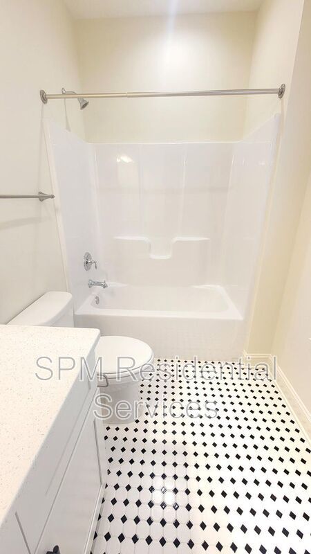 OAK CREST- Walking Distance to UNCW--Includes washer/dryer! property image