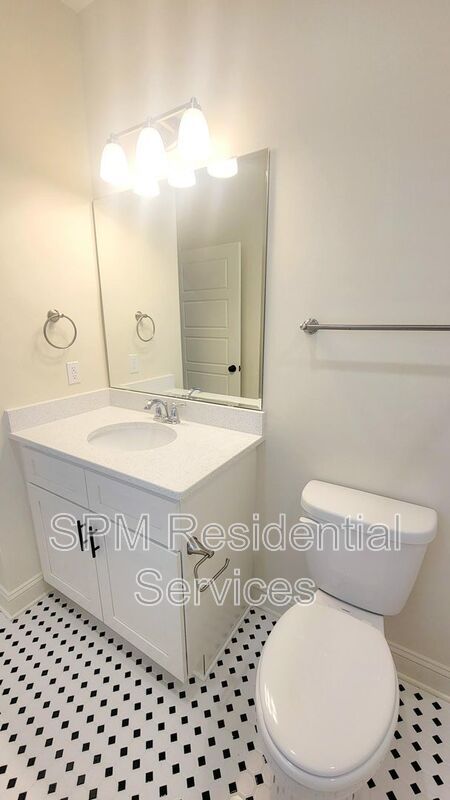 OAK CREST- Walking Distance to UNCW--Includes washer/dryer! property image