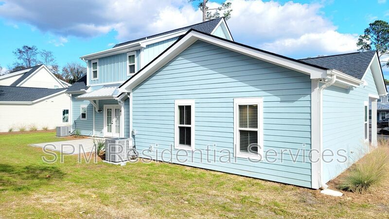 OAK CREST- Walking Distance to UNCW--Includes washer/dryer! property image