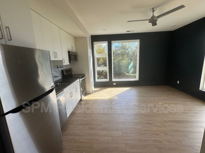 3rd Floor, Corner Unit, Downtown, Close to Riverwalk, CFCC property image