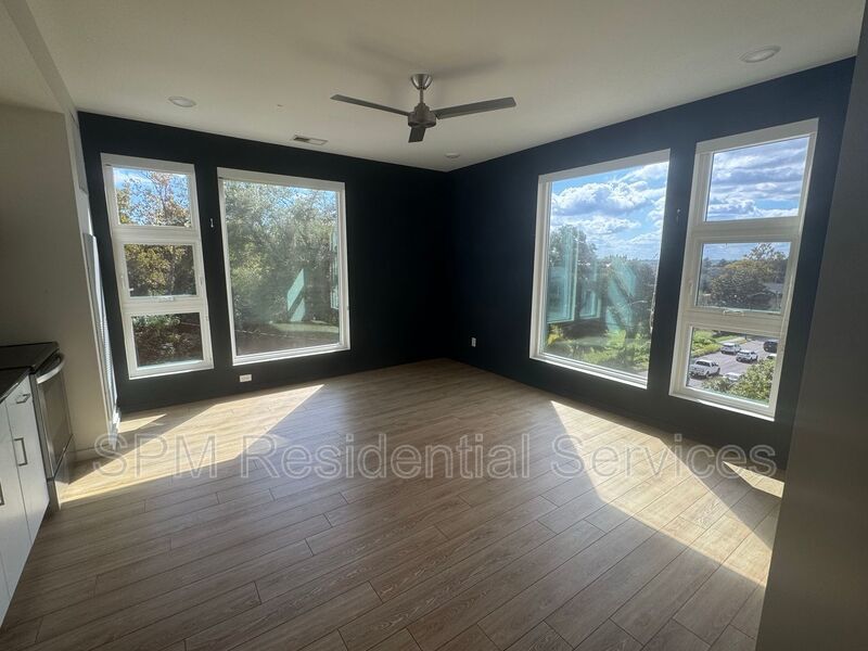 3rd Floor, Corner Unit, Downtown, Close to Riverwalk, CFCC property image