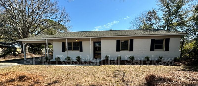 WESTCHESTER Community 3 Bedroom 2 Bath Pet Friendly Fenced back yard property image