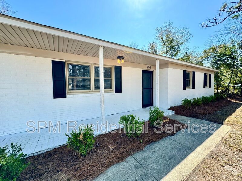 WESTCHESTER Community 3 Bedroom 2 Bath Pet Friendly Fenced back yard property image