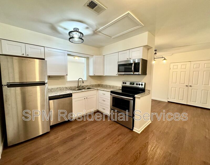 WESTCHESTER Community 3 Bedroom 2 Bath Pet Friendly Fenced back yard property image