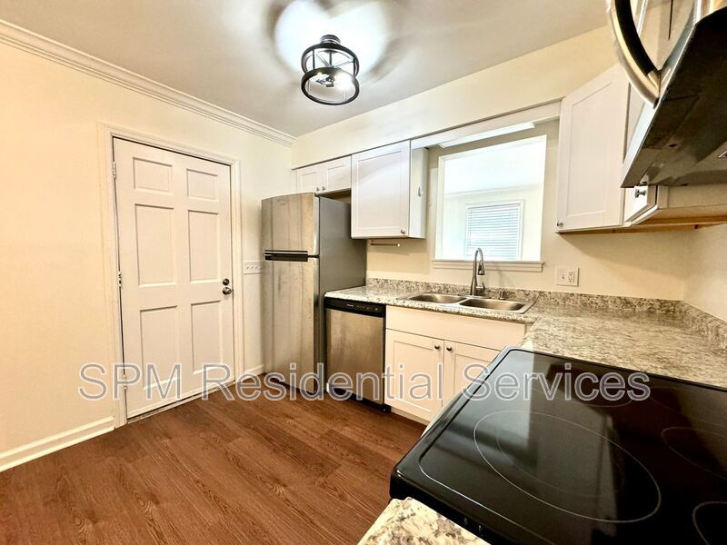 WESTCHESTER Community 3 Bedroom 2 Bath Pet Friendly Fenced back yard property image