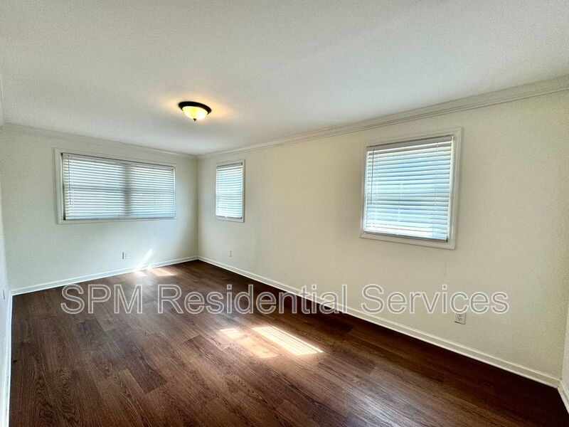 WESTCHESTER Community 3 Bedroom 2 Bath Pet Friendly Fenced back yard property image