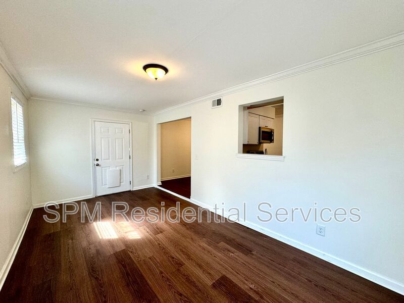 WESTCHESTER Community 3 Bedroom 2 Bath Pet Friendly Fenced back yard property image