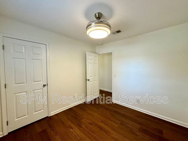 WESTCHESTER Community 3 Bedroom 2 Bath Pet Friendly Fenced back yard property image