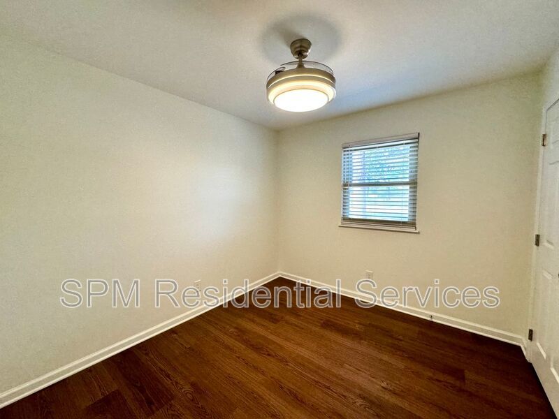 WESTCHESTER Community 3 Bedroom 2 Bath Pet Friendly Fenced back yard property image