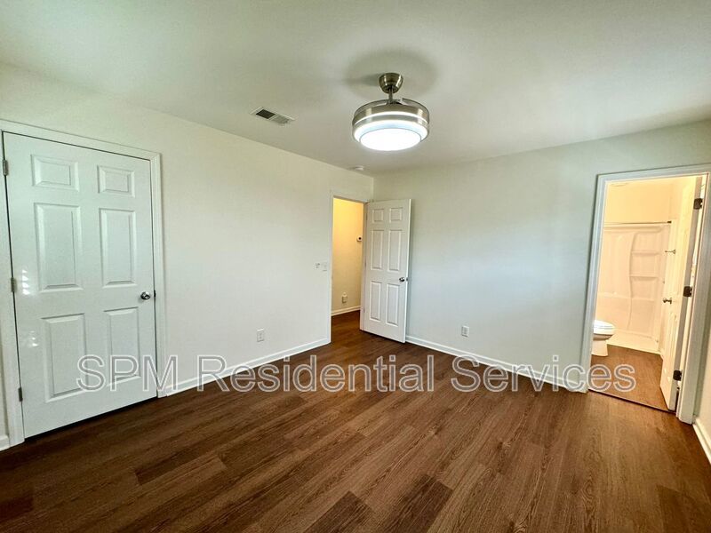 WESTCHESTER Community 3 Bedroom 2 Bath Pet Friendly Fenced back yard property image