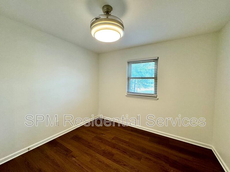 WESTCHESTER Community 3 Bedroom 2 Bath Pet Friendly Fenced back yard property image