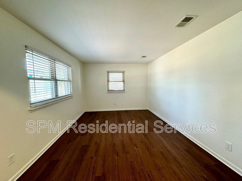 WESTCHESTER Community 3 Bedroom 2 Bath Pet Friendly Fenced back yard property image