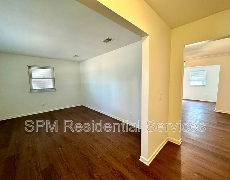 WESTCHESTER Community 3 Bedroom 2 Bath Pet Friendly Fenced back yard property image