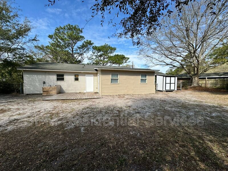 WESTCHESTER Community 3 Bedroom 2 Bath Pet Friendly Fenced back yard property image