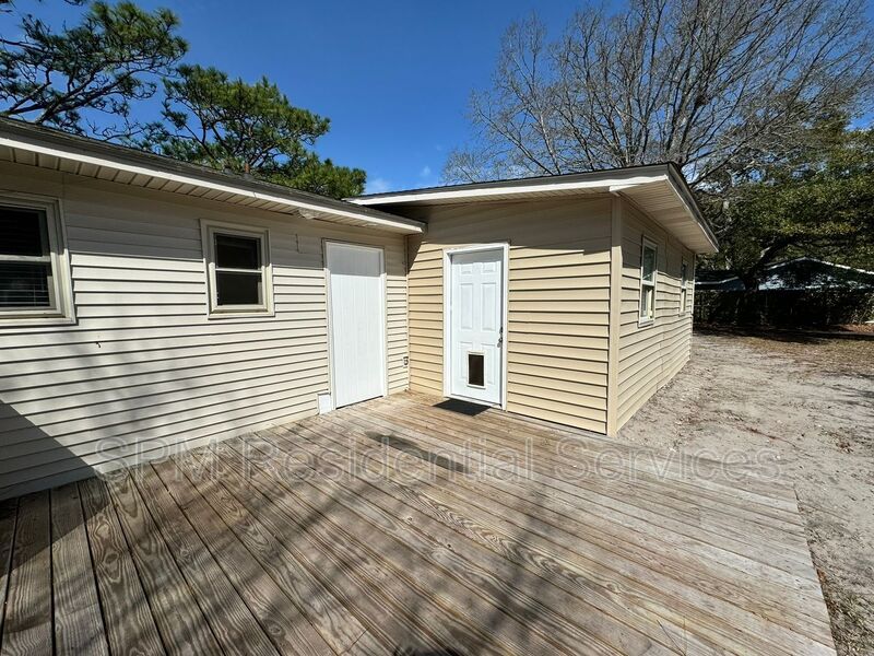 WESTCHESTER Community 3 Bedroom 2 Bath Pet Friendly Fenced back yard property image