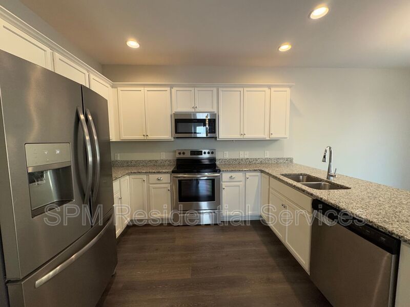 Beautiful two-story house, Easy access to I140, Near Phoenix Park property image