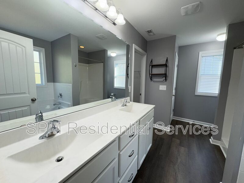 Beautiful two-story house, Easy access to I140, Near Phoenix Park property image