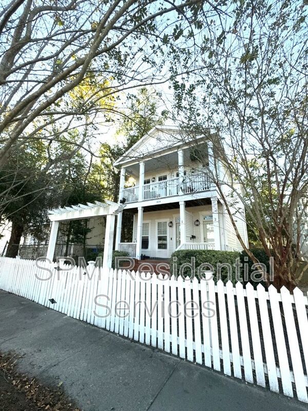 Near Historic Downtown, Charleston-style duplex property image