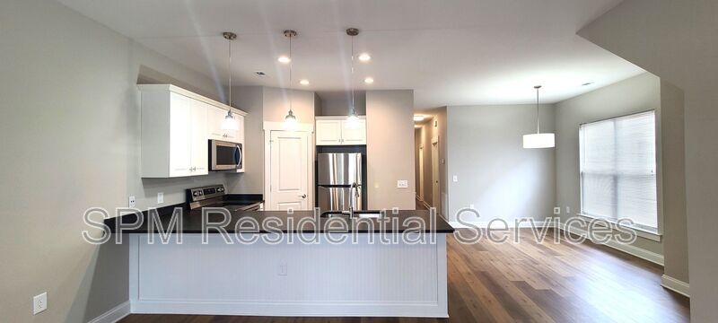 Near Historic Downtown, Charleston-style duplex property image