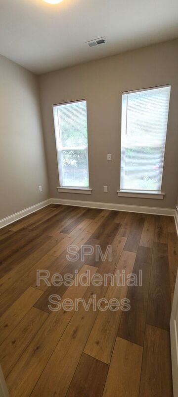 Near Historic Downtown, Charleston-style duplex property image