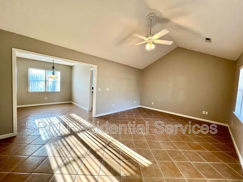 3 bedroom 2 bath home in Carriage Hills - Midtown Wilmington property image