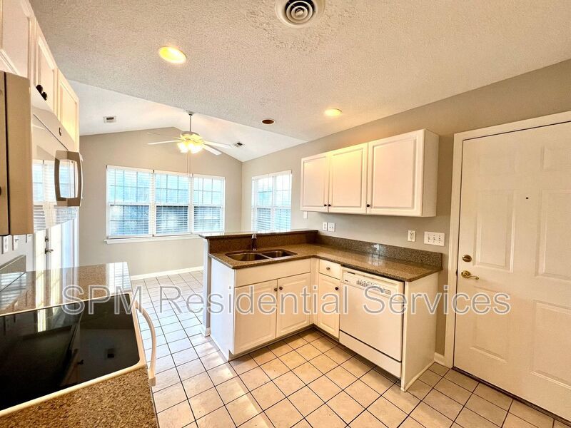 3 bedroom 2 bath home in Carriage Hills - Midtown Wilmington property image