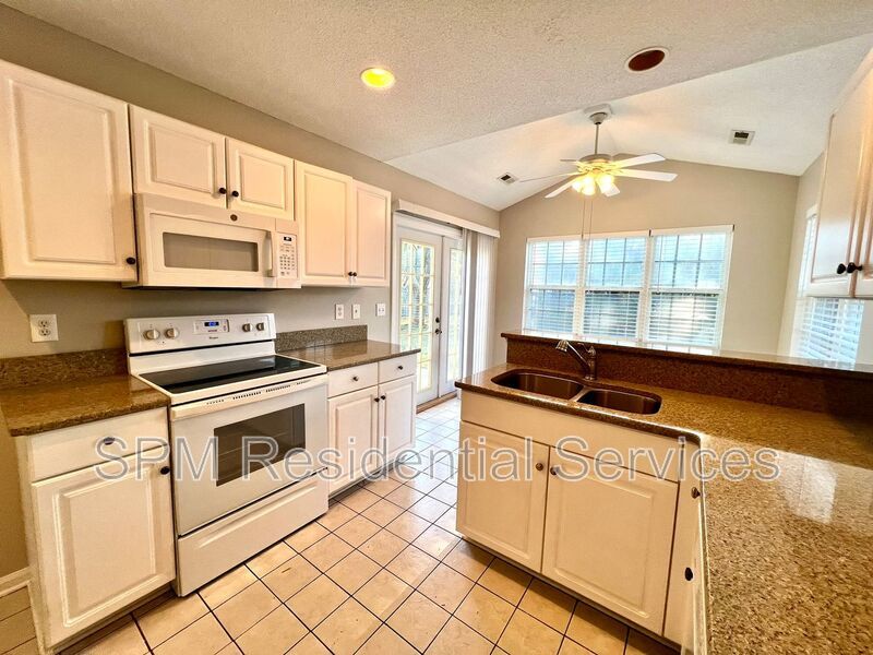 3 bedroom 2 bath home in Carriage Hills - Midtown Wilmington property image