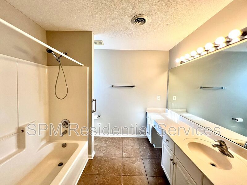 3 bedroom 2 bath home in Carriage Hills - Midtown Wilmington property image