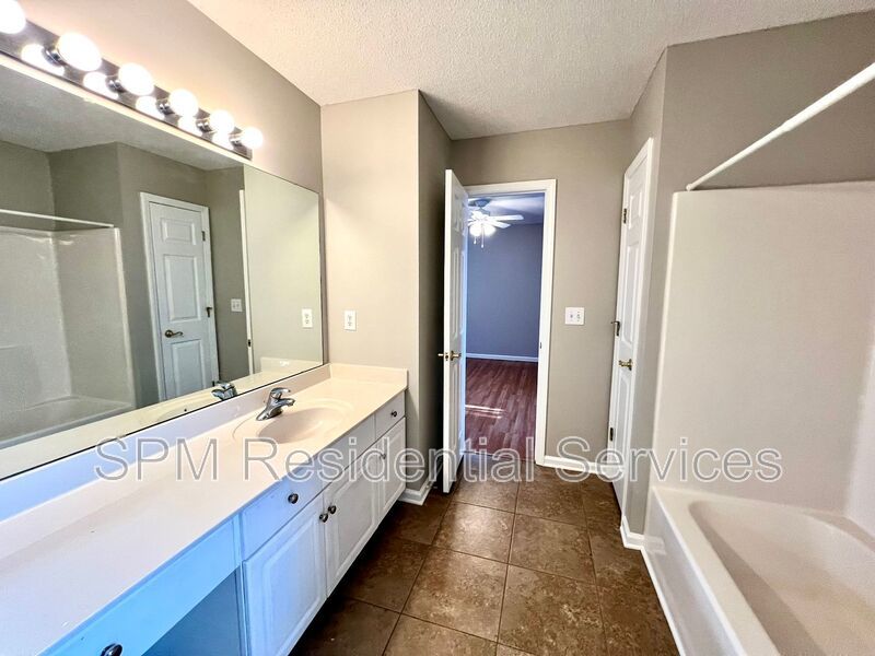 3 bedroom 2 bath home in Carriage Hills - Midtown Wilmington property image