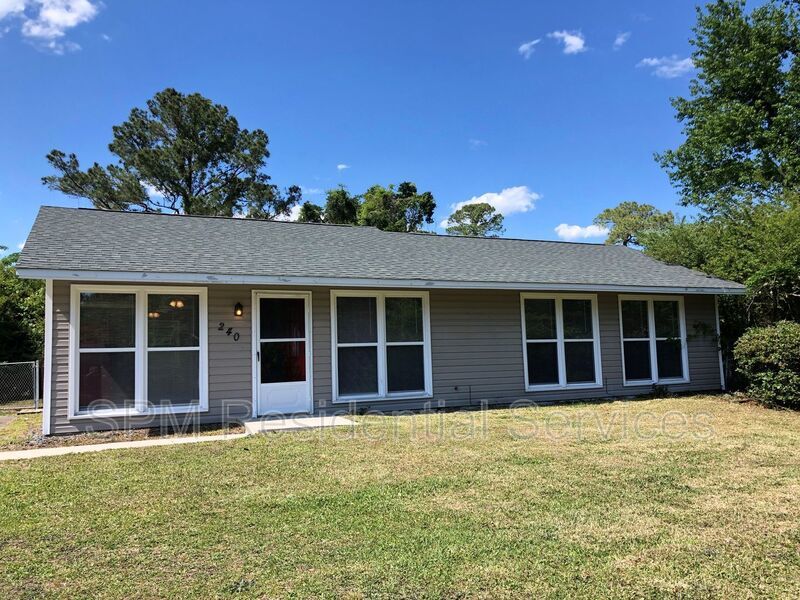 Three bedroom home in the Ogden area - Pet Friendly with fenced back yard property image