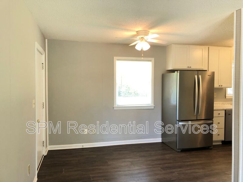 Three bedroom home in the Ogden area - Pet Friendly with fenced back yard property image