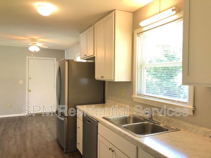 Three bedroom home in the Ogden area - Pet Friendly with fenced back yard property image