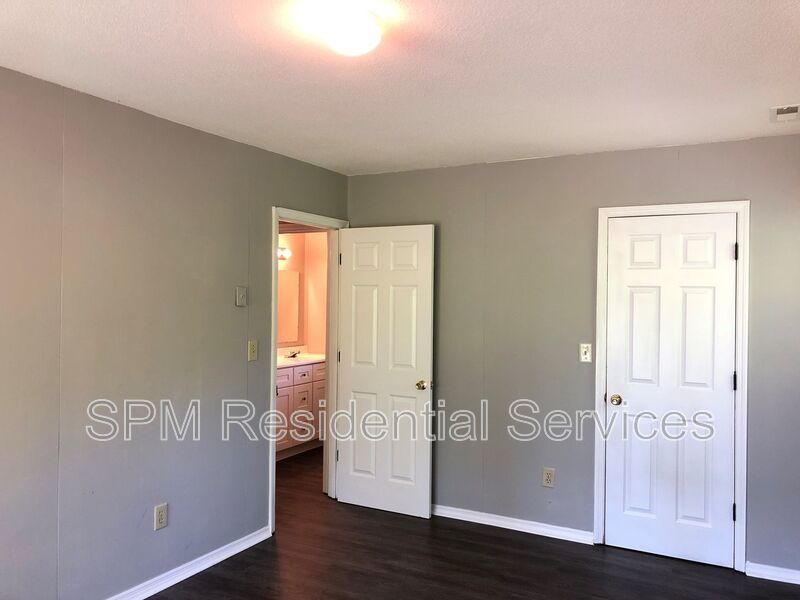 Three bedroom home in the Ogden area - Pet Friendly with fenced back yard property image
