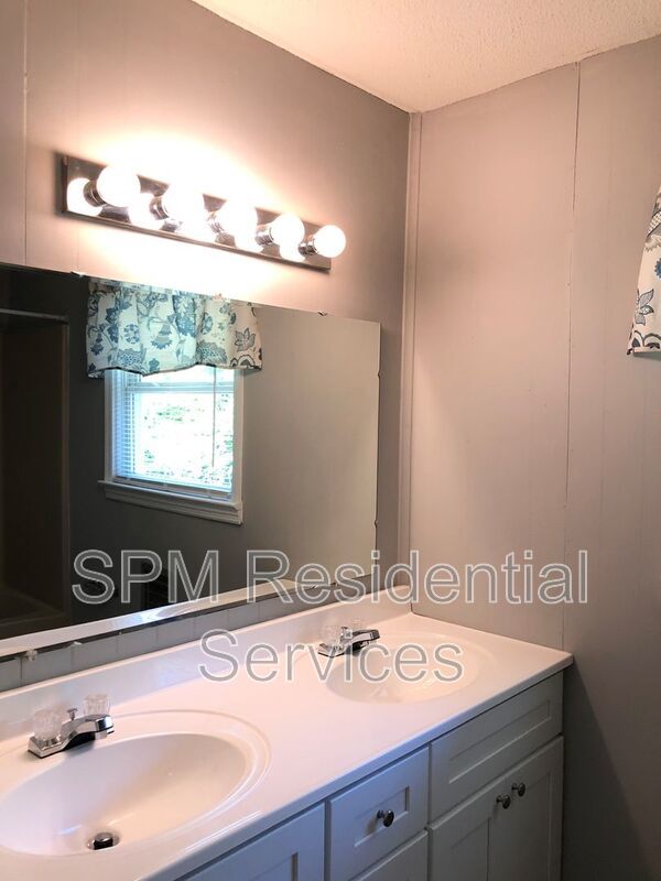 Three bedroom home in the Ogden area - Pet Friendly with fenced back yard property image