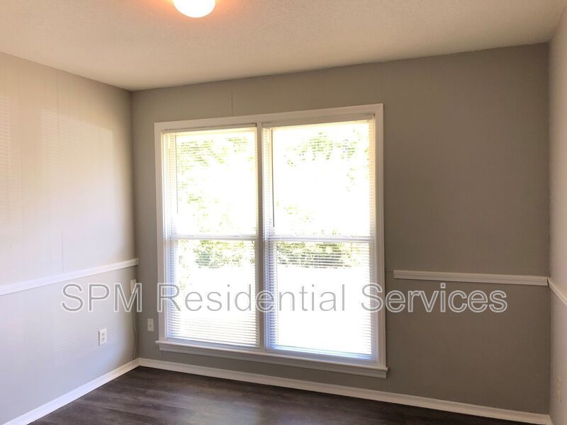 Three bedroom home in the Ogden area - Pet Friendly with fenced back yard property image