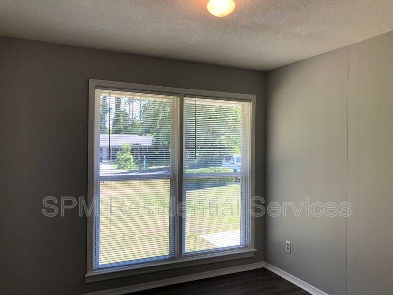 Three bedroom home in the Ogden area - Pet Friendly with fenced back yard property image
