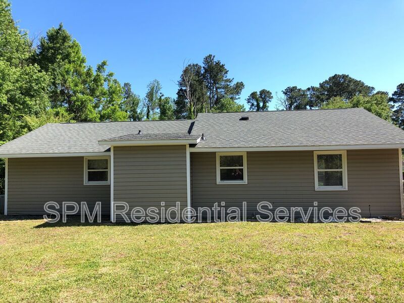 Three bedroom home in the Ogden area - Pet Friendly with fenced back yard property image