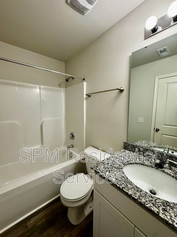 **NO APPLICATION FEES! ** Close to Oak Island, great yard. property image