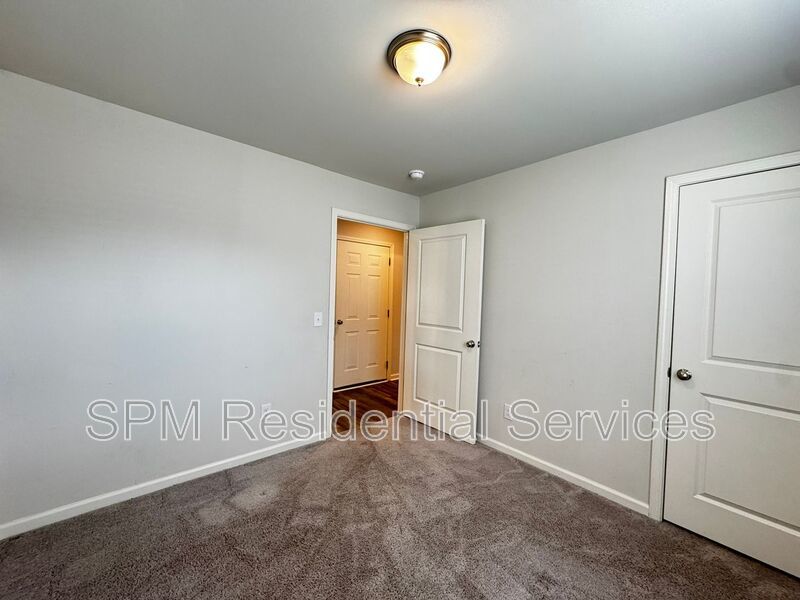 **NO APPLICATION FEES! ** Close to Oak Island, great yard. property image