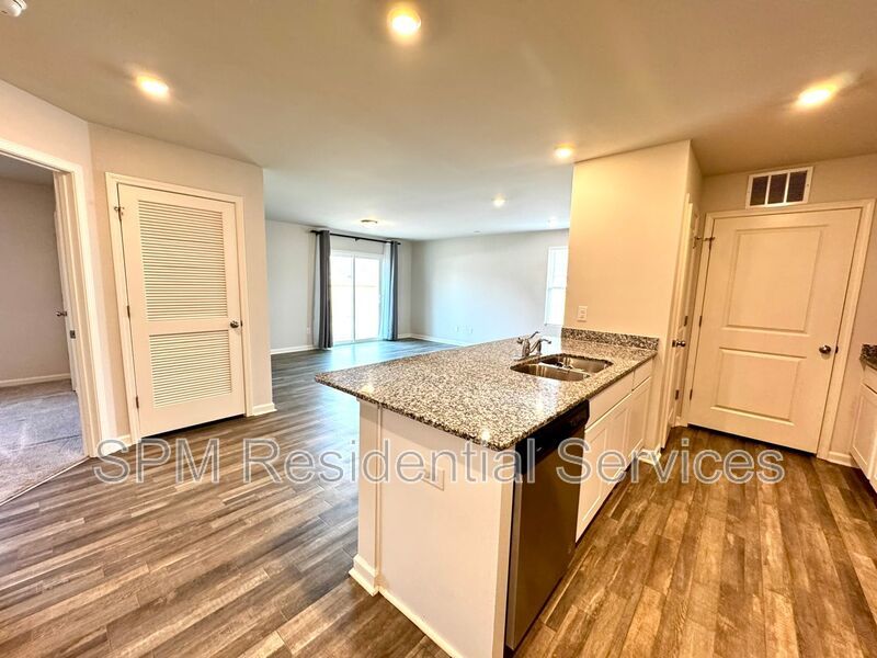 **NO APPLICATION FEES! ** Close to Oak Island, great yard. property image