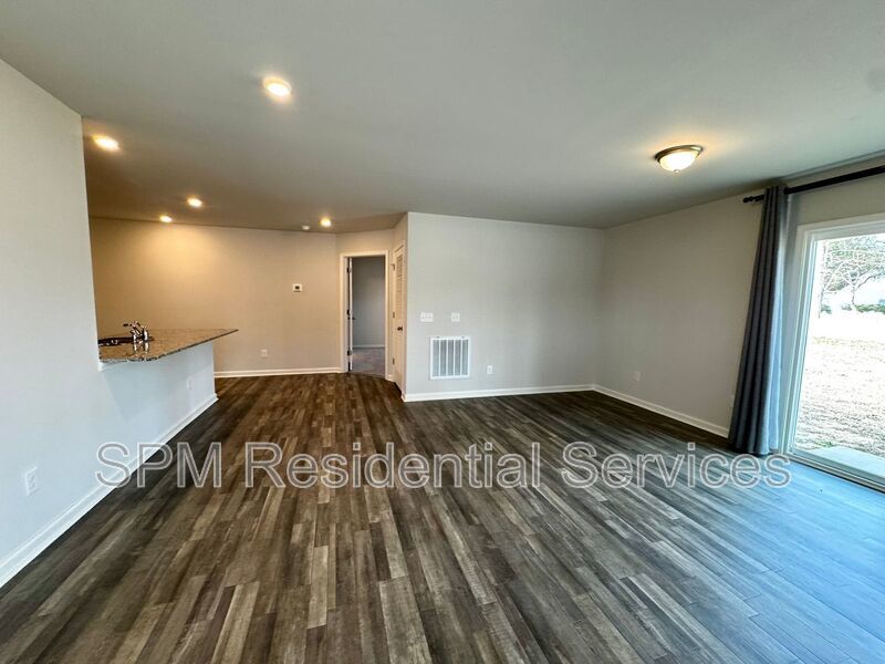 **NO APPLICATION FEES! ** Close to Oak Island, great yard. property image