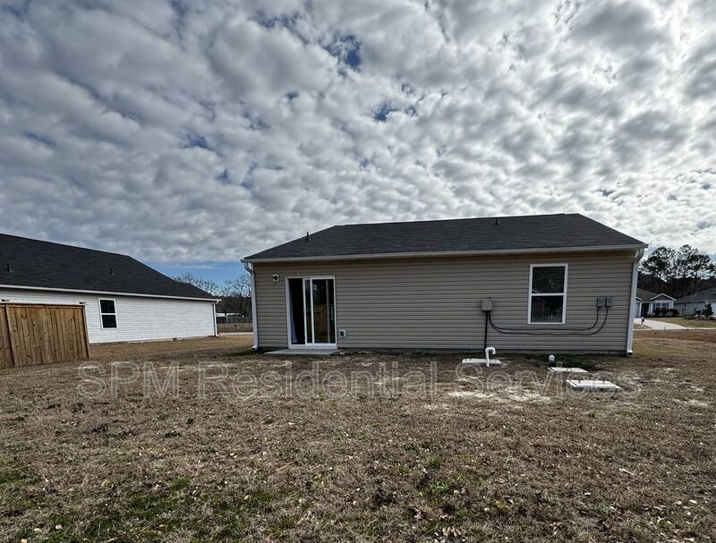 **NO APPLICATION FEES! ** Close to Oak Island, great yard. property image