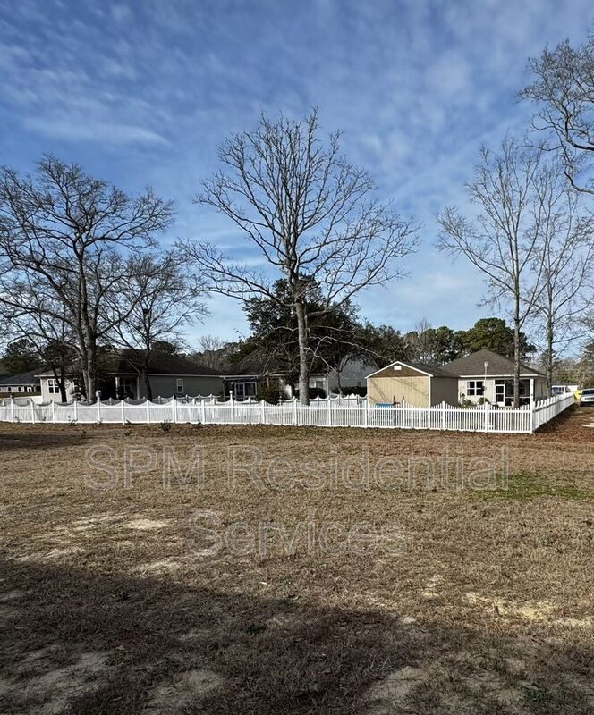 **NO APPLICATION FEES! ** Close to Oak Island, great yard. property image