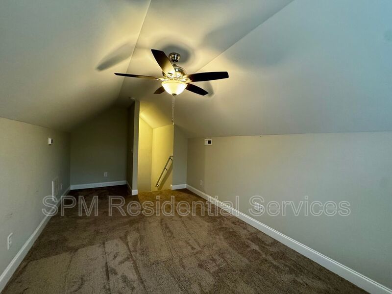 Three Bedroom with Bonus Room! property image