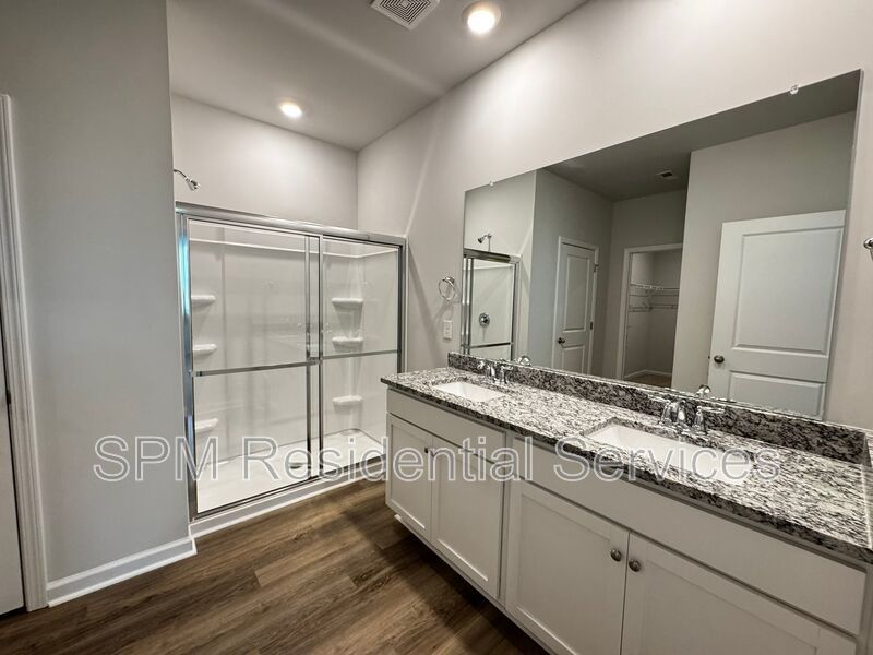 Spacious 4 Bedroom Home with great amenities! property image