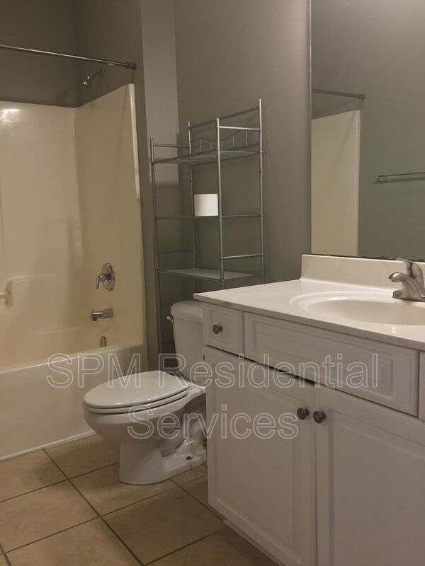 3 Bedrooms, with fenced in back yard and garage! property image